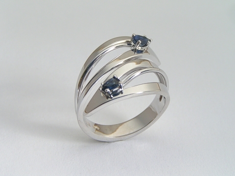Blue sapphire ring